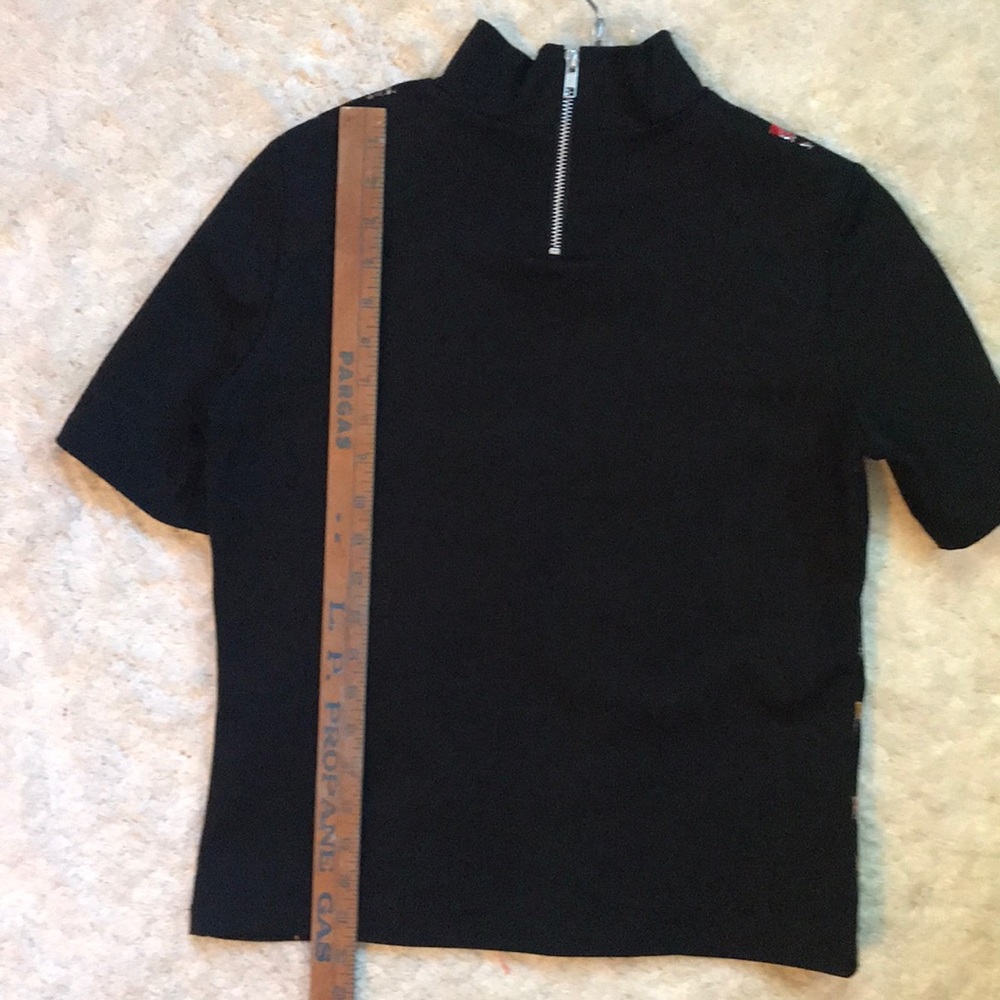 Vilagallo Sm black shimmer embroidered top